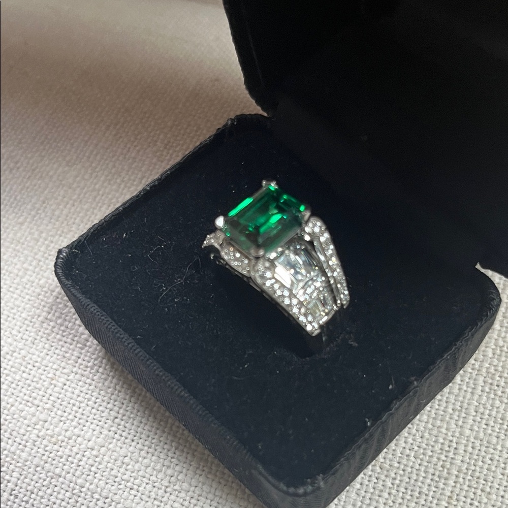Victoria Wieck 925 Silver Ring with Emerald Green Gemstone Size 8 - Picture 9 of 11